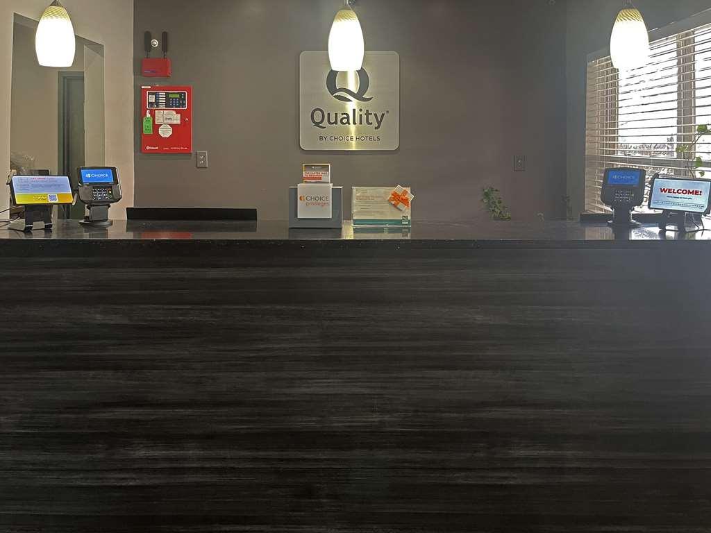 Quality Inn & Suites Cincinnati Sharonville Beltér fotó