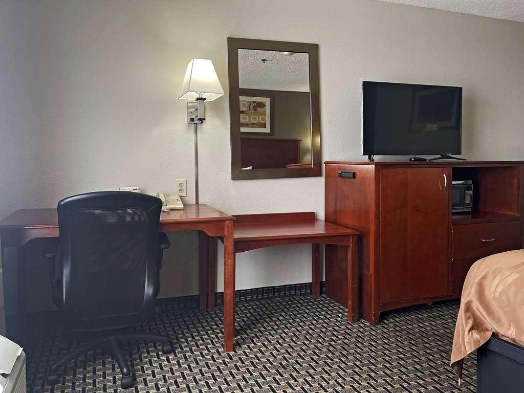 Quality Inn & Suites Cincinnati Sharonville Szoba fotó